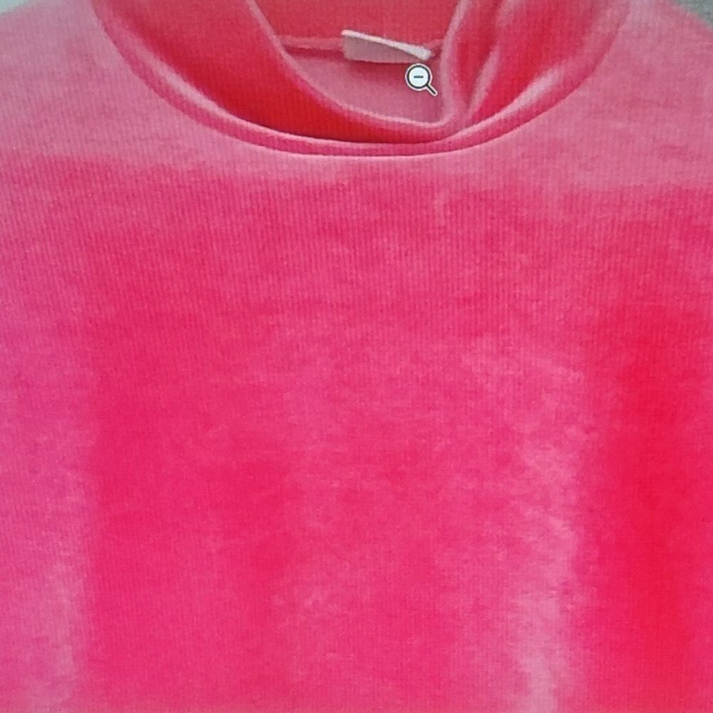 SOSTANZA HOT PINK LARGE PULLOVER TOP SHORT SLEEVES 94% POLYESTER 6% SPANDEX